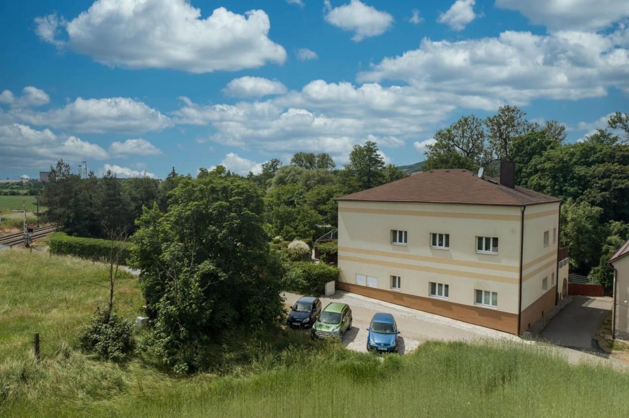 Mlynsky Ostrov Apartment 2 Zdice Eksteriør bilde